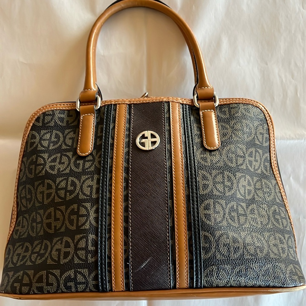 Giani Bernini
Block Signature Dome Satchel